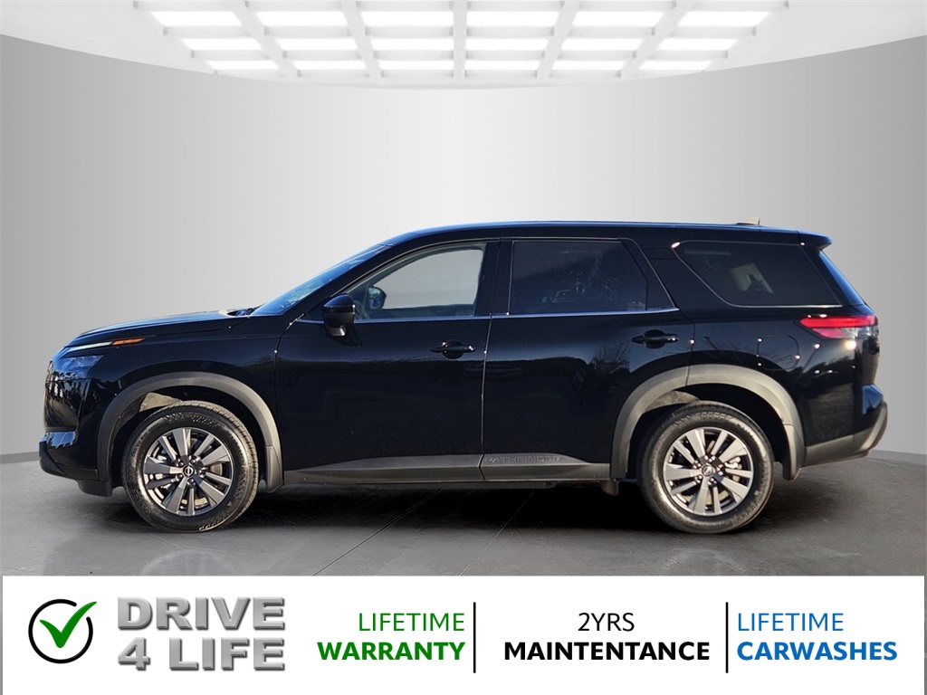 Vehicle image 8 of 24