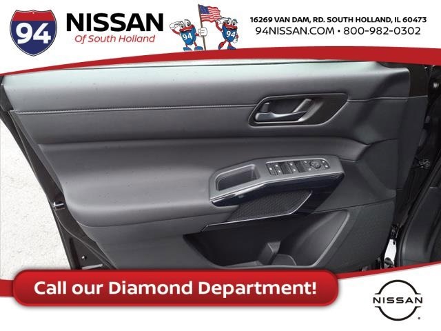 Vehicle image 11 of 21