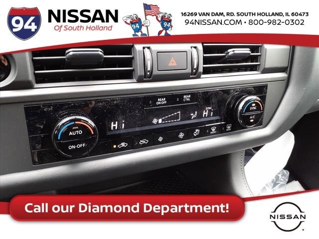 Vehicle image 17 of 21