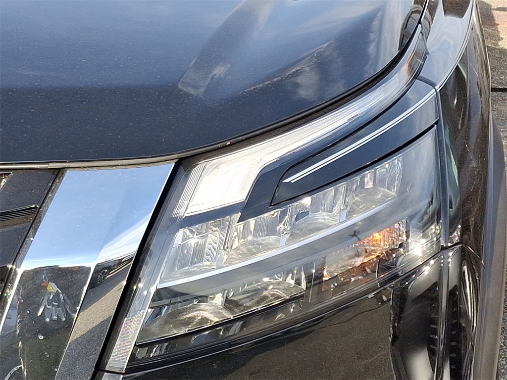 Vehicle image 4 of 6
