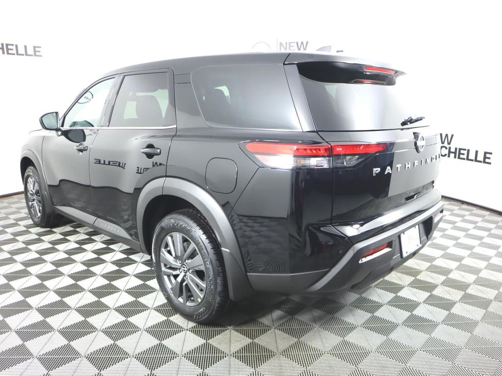 Vehicle image 6 of 32