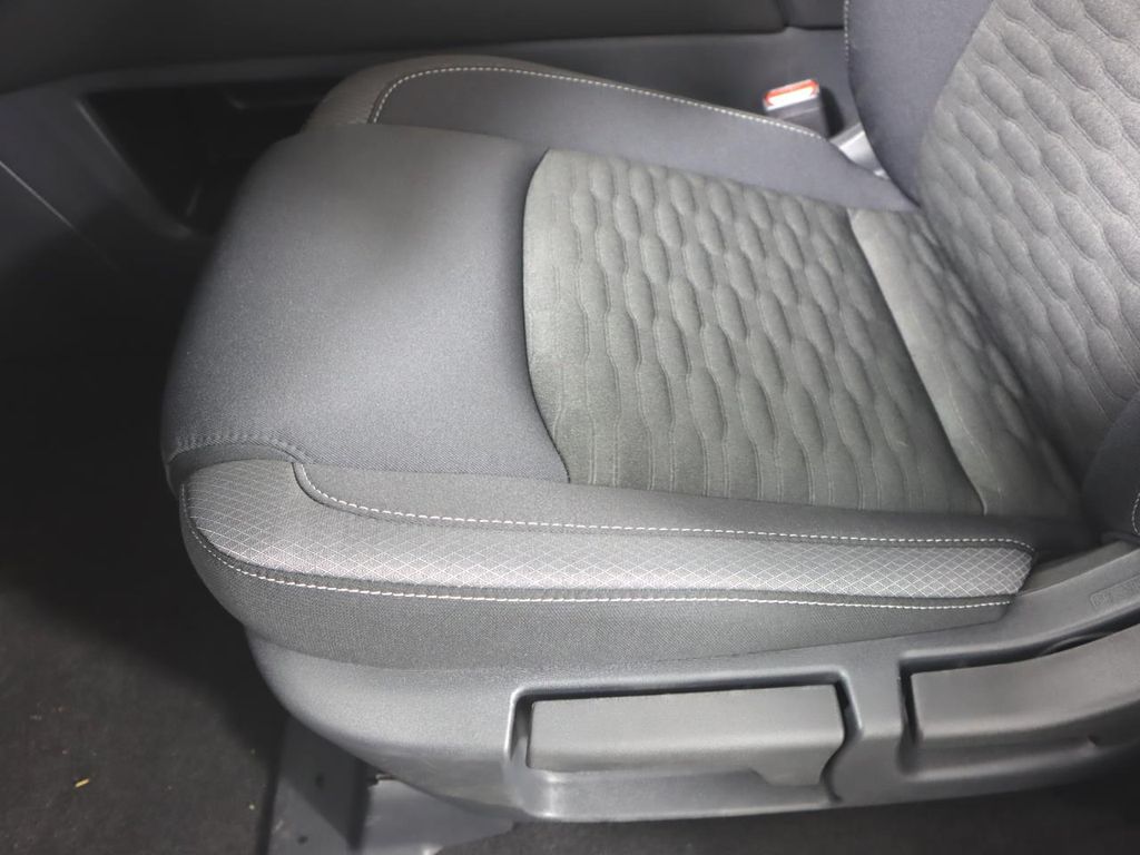 Vehicle image 22 of 32