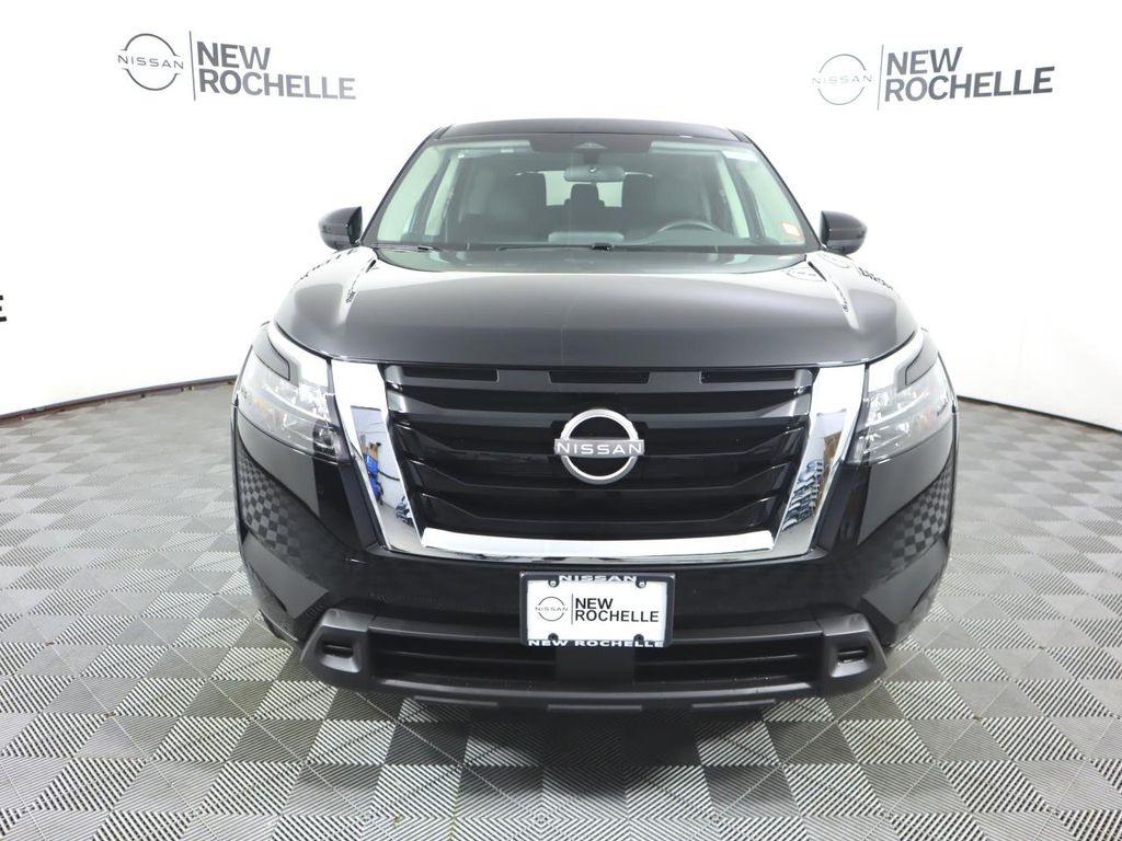Vehicle image 3 of 32