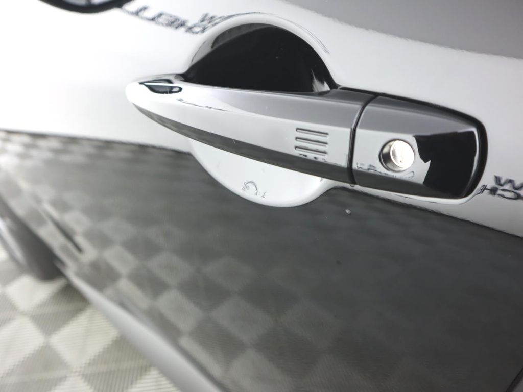 Vehicle image 9 of 32