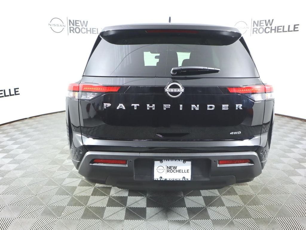 Vehicle image 4 of 32