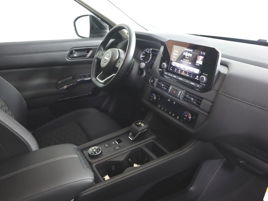 Vehicle image 29 of 32