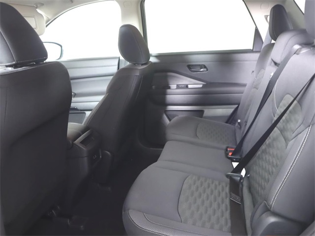 Vehicle image 26 of 32