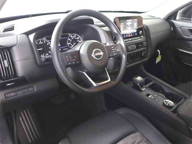Vehicle image 12 of 32