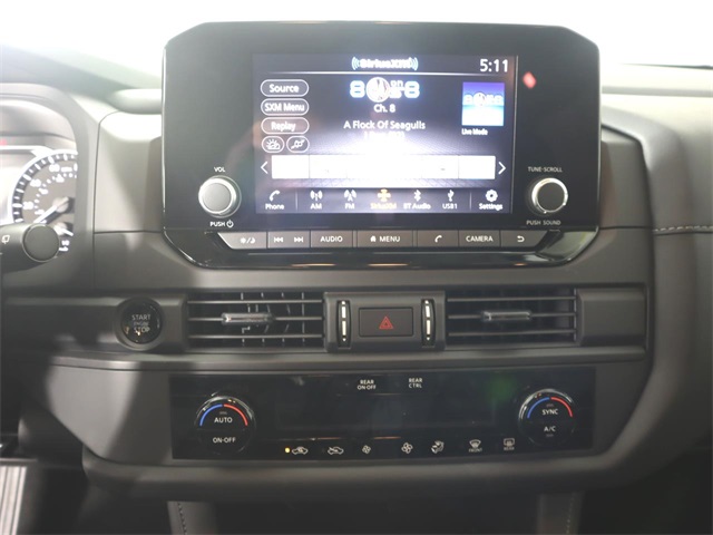 Vehicle image 14 of 32