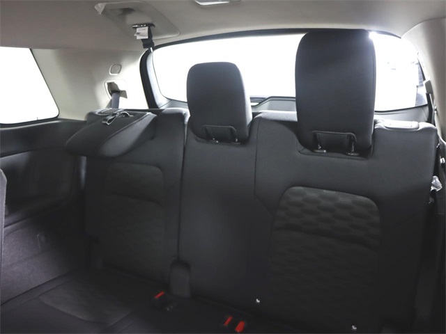 Vehicle image 27 of 32