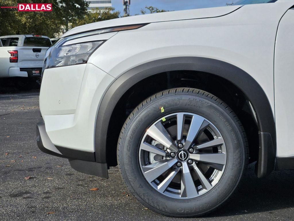 Vehicle image 9 of 25