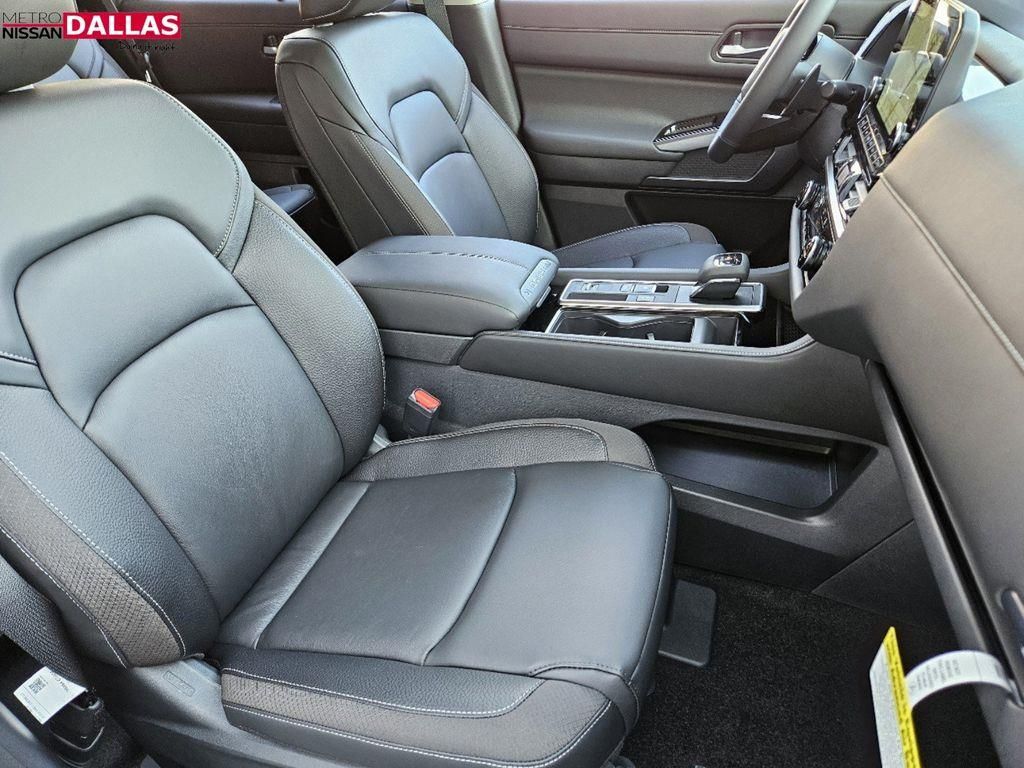Vehicle image 11 of 25