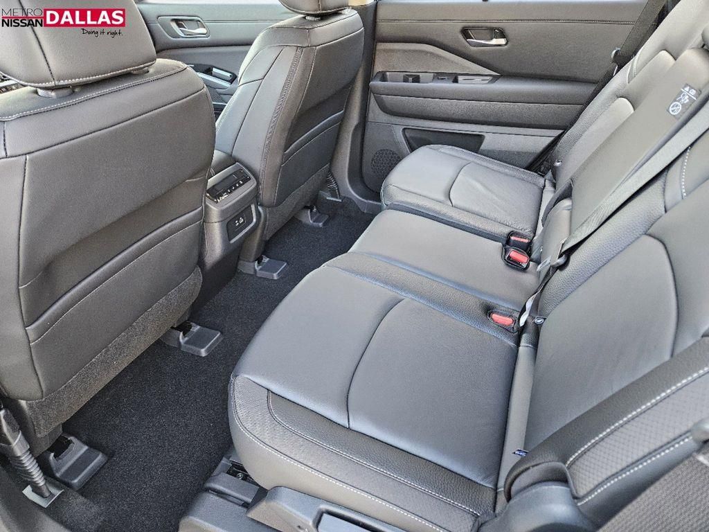 Vehicle image 12 of 25
