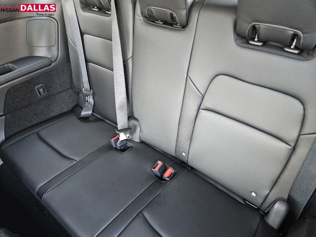 Vehicle image 14 of 25