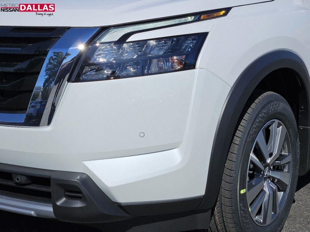 Vehicle image 22 of 24