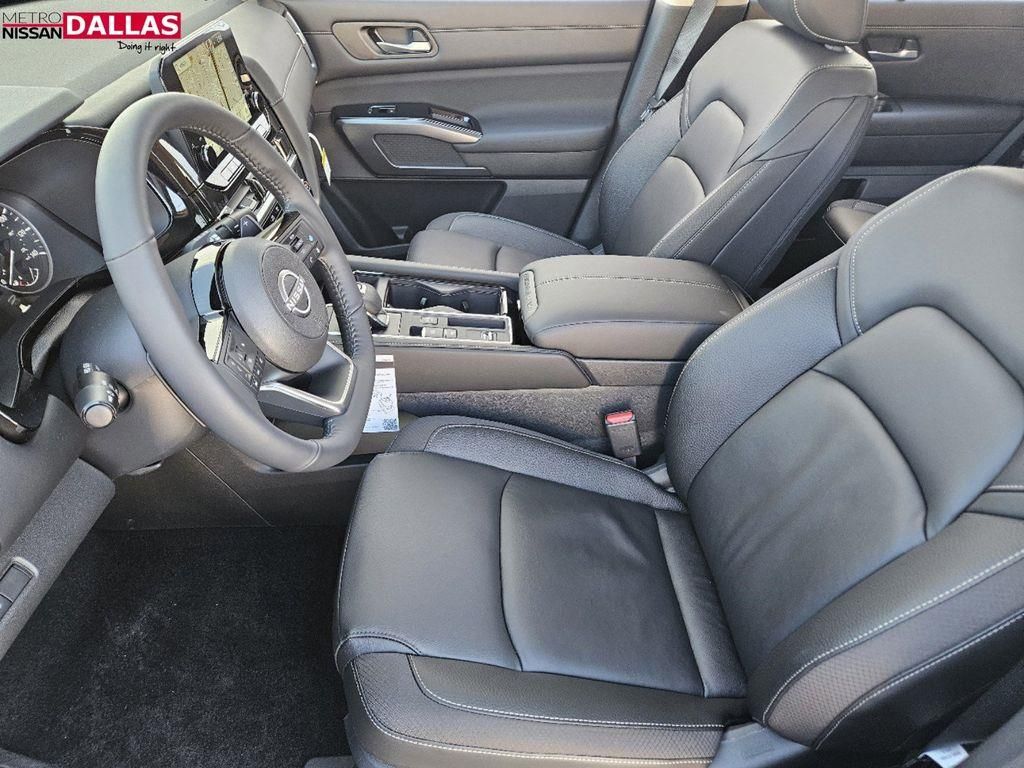 Vehicle image 13 of 24