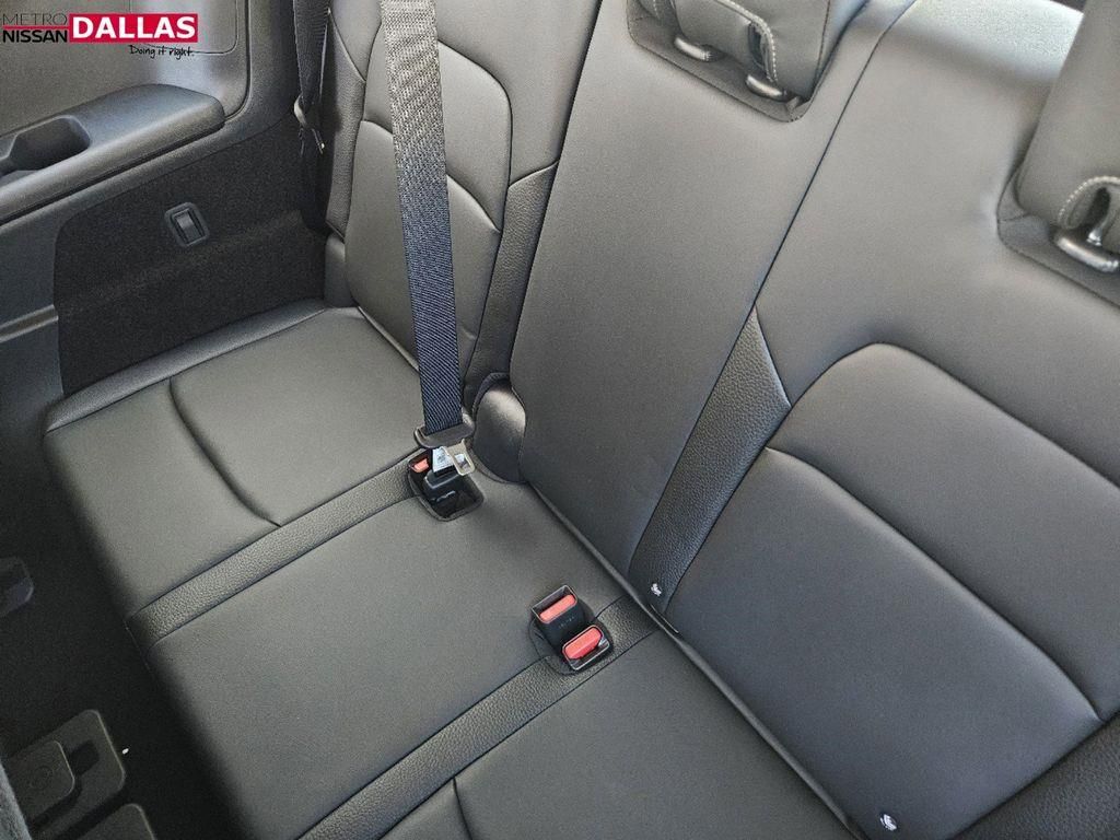 Vehicle image 21 of 24