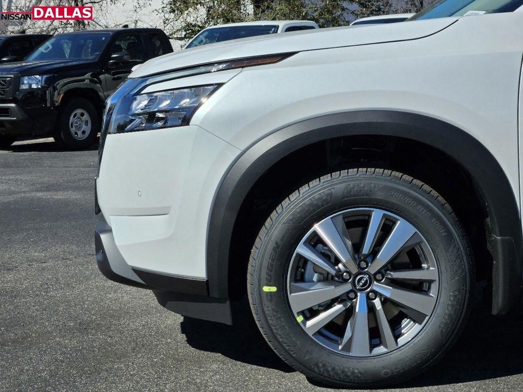 Vehicle image 9 of 24