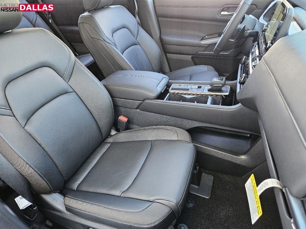 Vehicle image 11 of 24