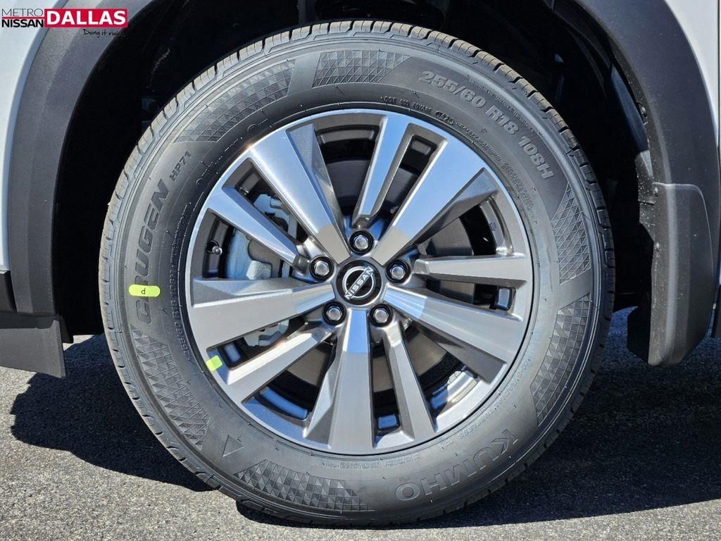 Vehicle image 8 of 24