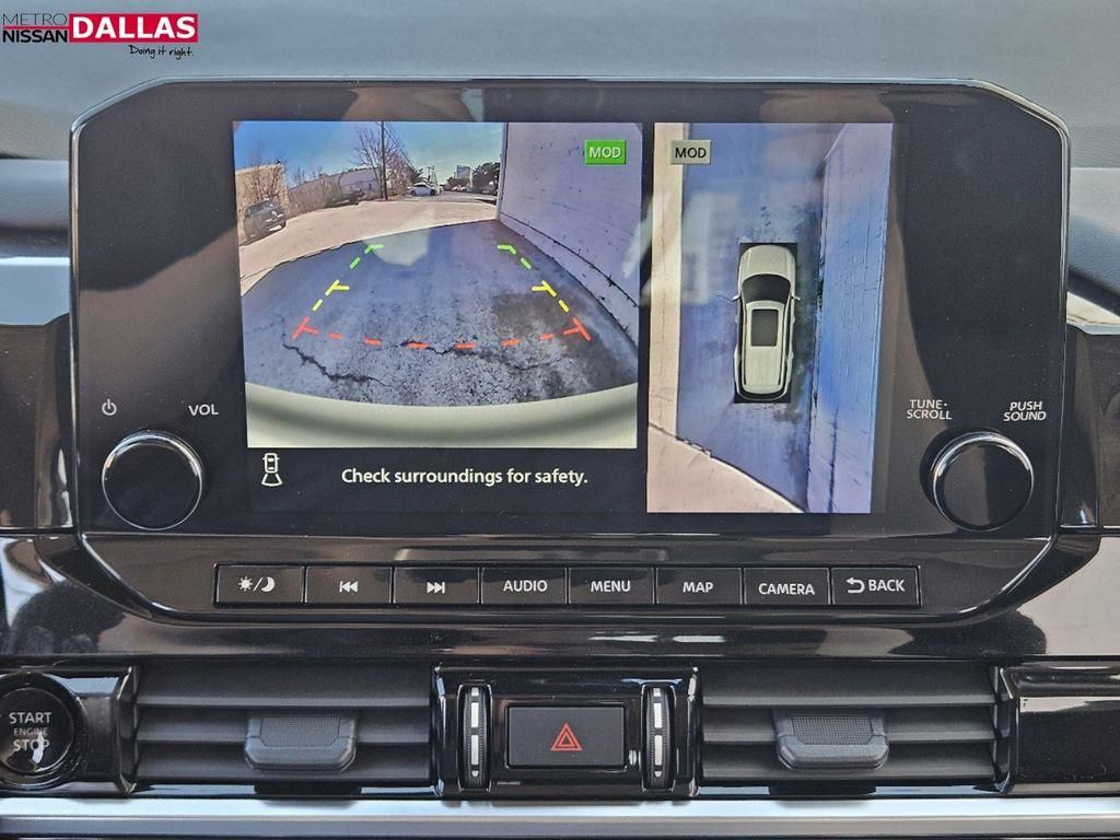 Vehicle image 17 of 24