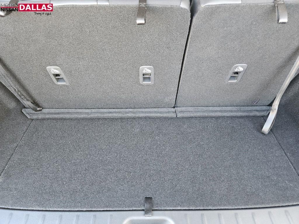 Vehicle image 10 of 24