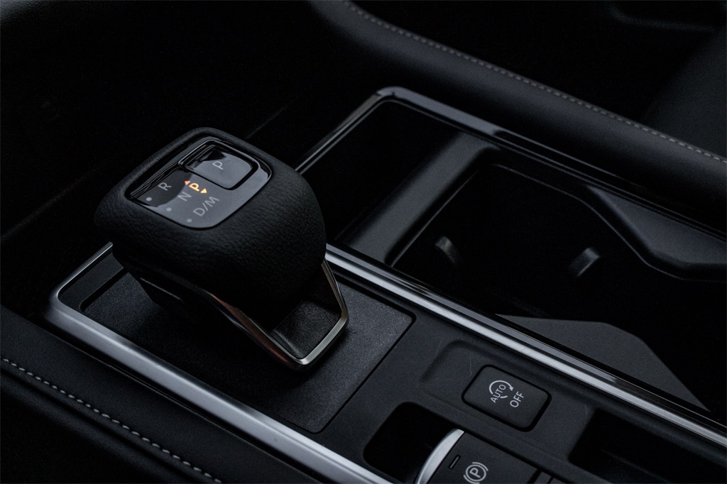 Vehicle image 18 of 25