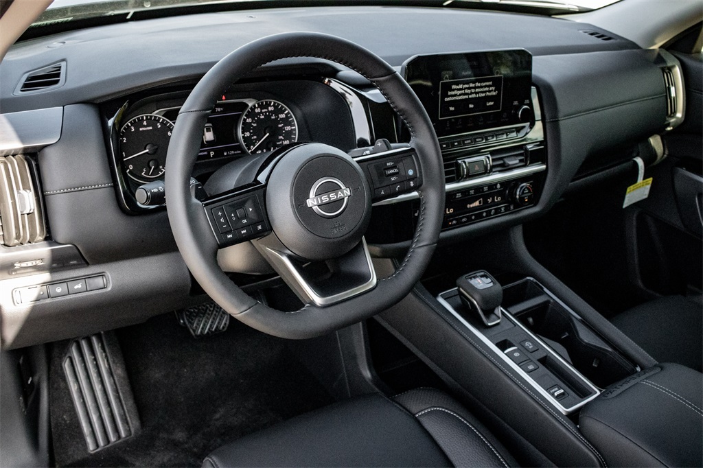 Vehicle image 11 of 25