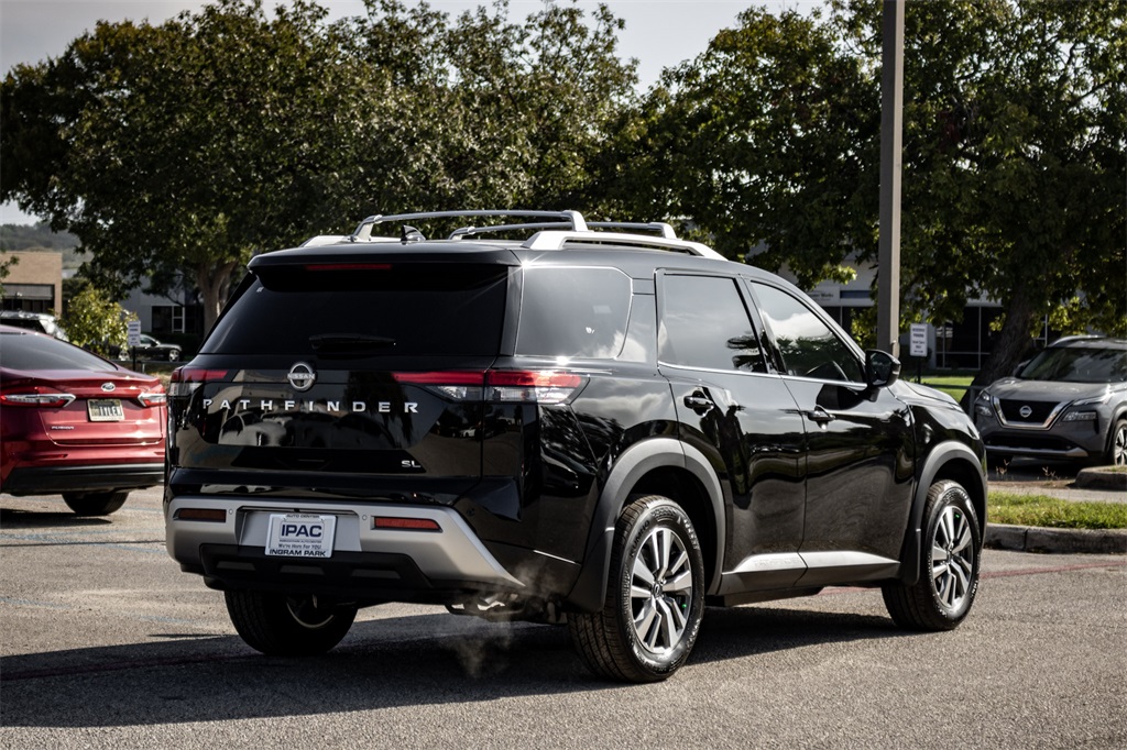 Vehicle image 4 of 25