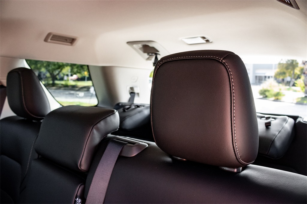 Vehicle image 21 of 25