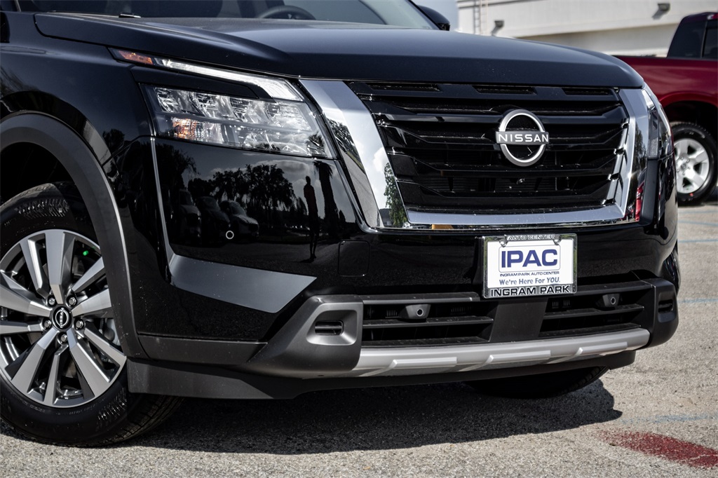 Vehicle image 3 of 25