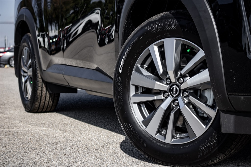 Vehicle image 2 of 25