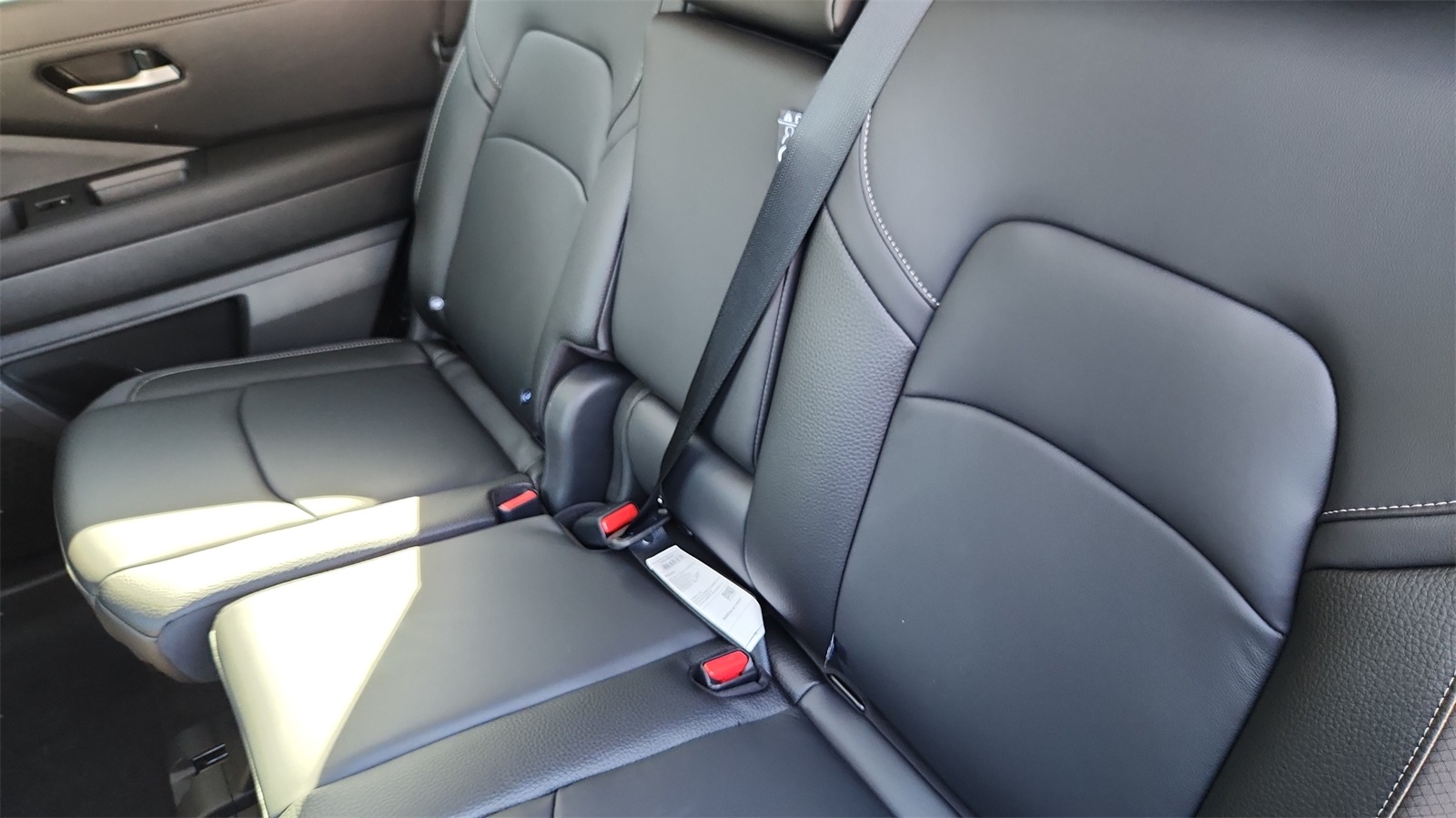Vehicle image 20 of 32