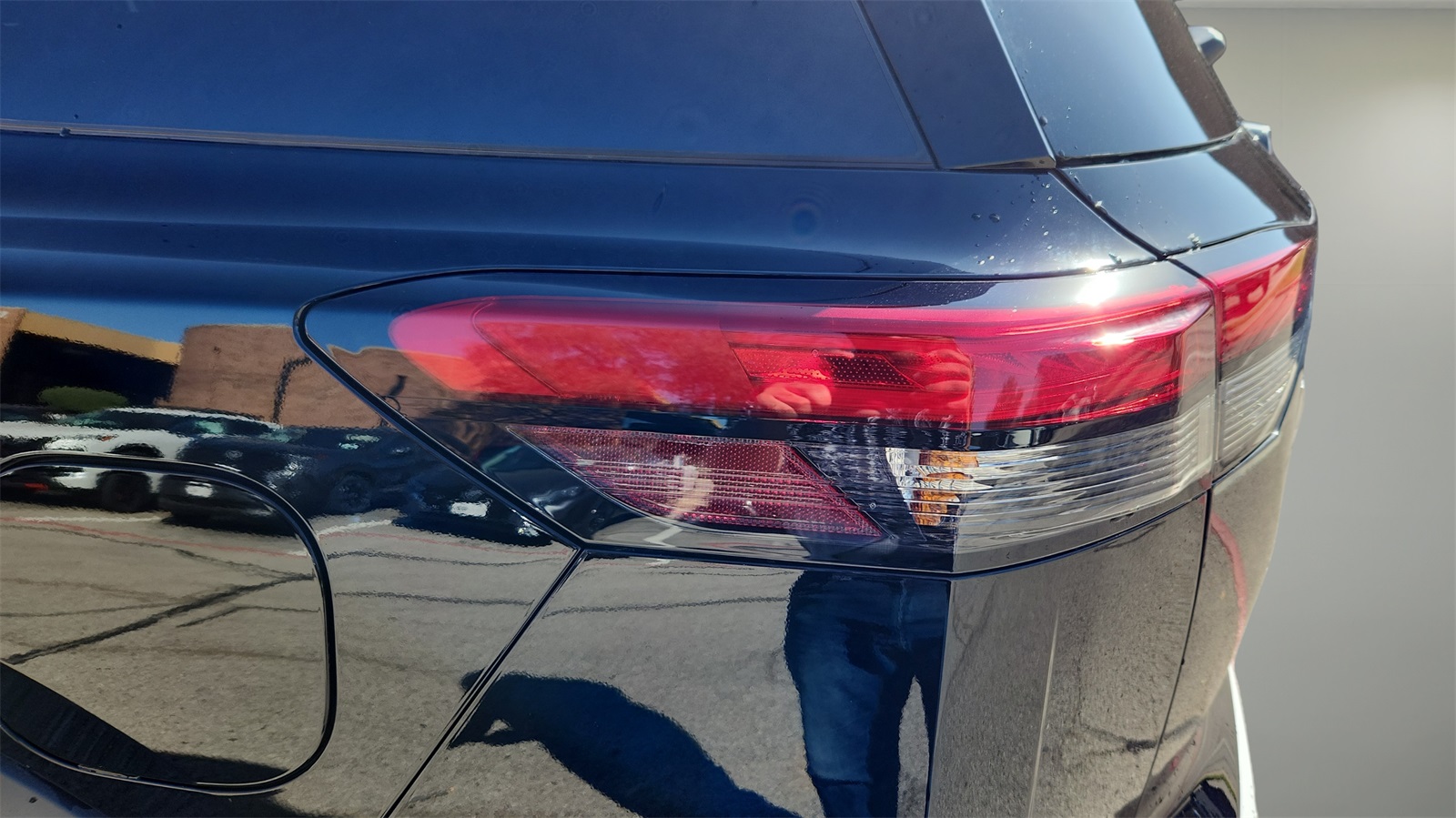 Vehicle image 25 of 32