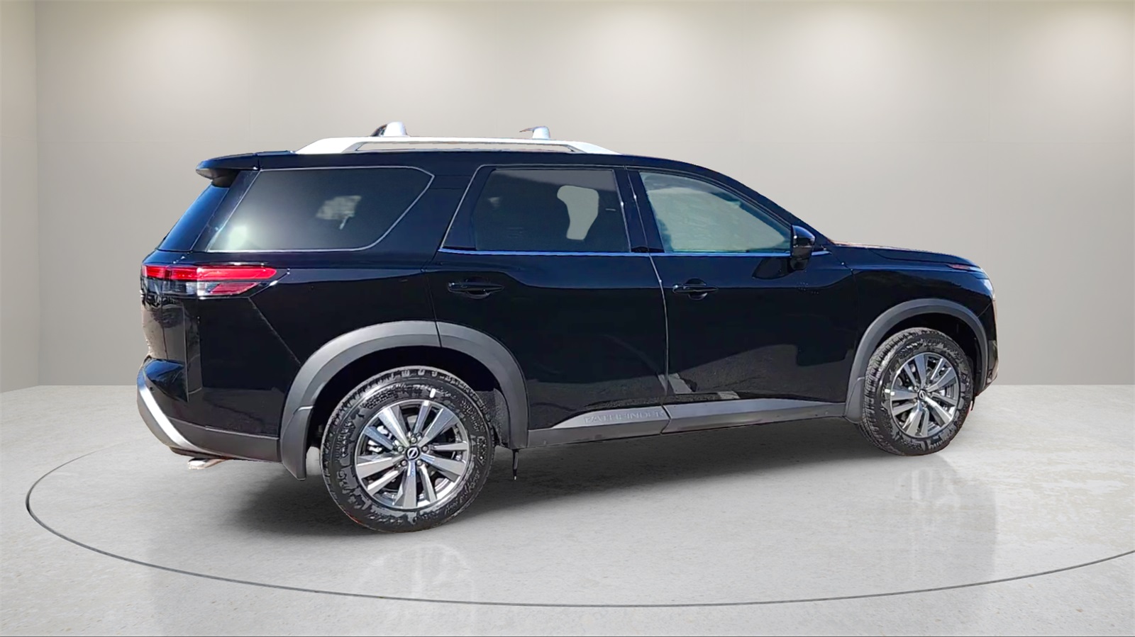 Vehicle image 4 of 32