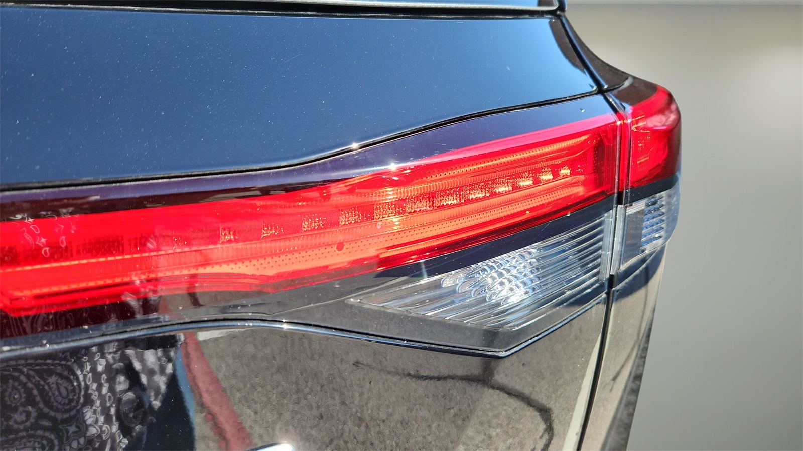 Vehicle image 21 of 32
