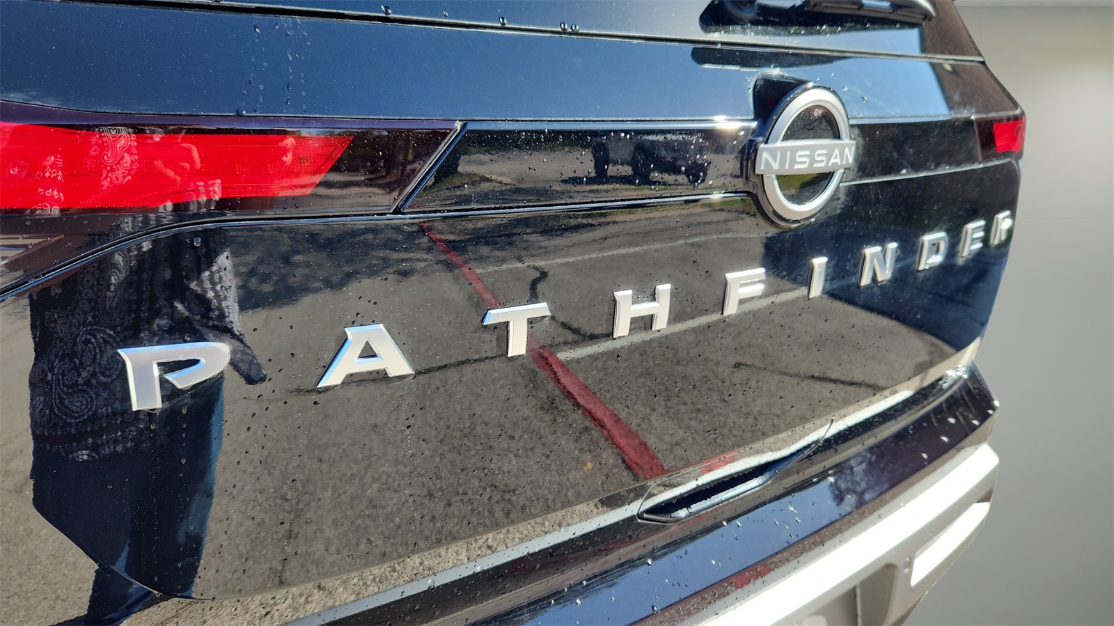 Vehicle image 24 of 32