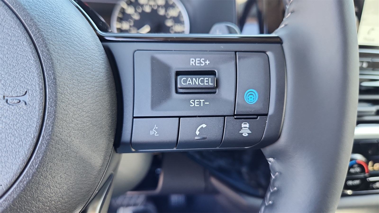 Vehicle image 29 of 32