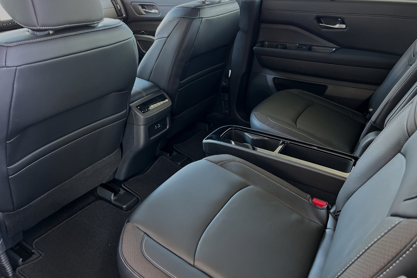 Vehicle image 9 of 26