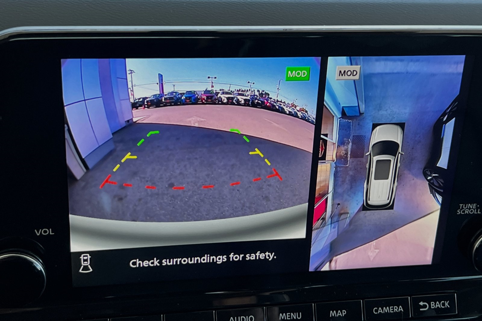 Vehicle image 21 of 25