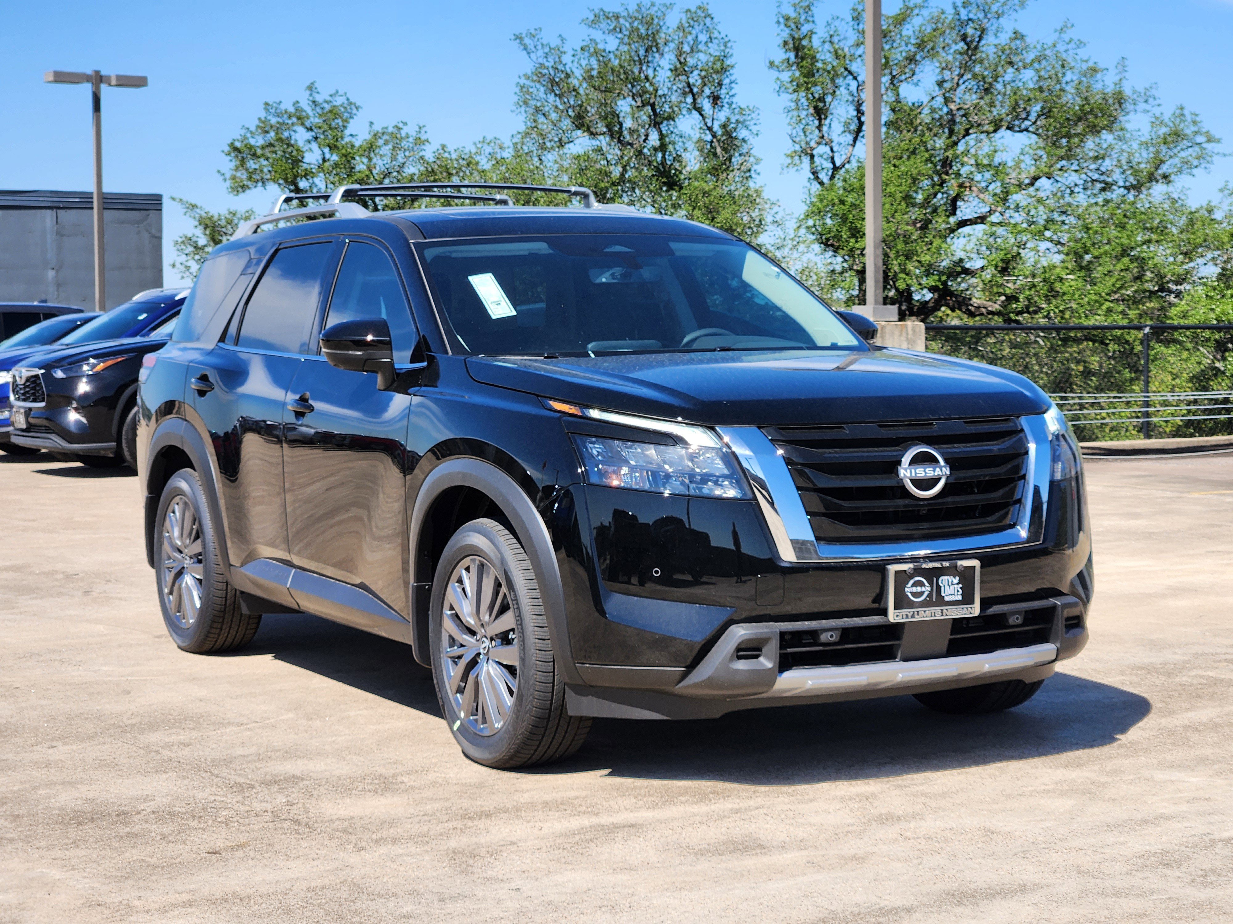 Vehicle image 3 of 24