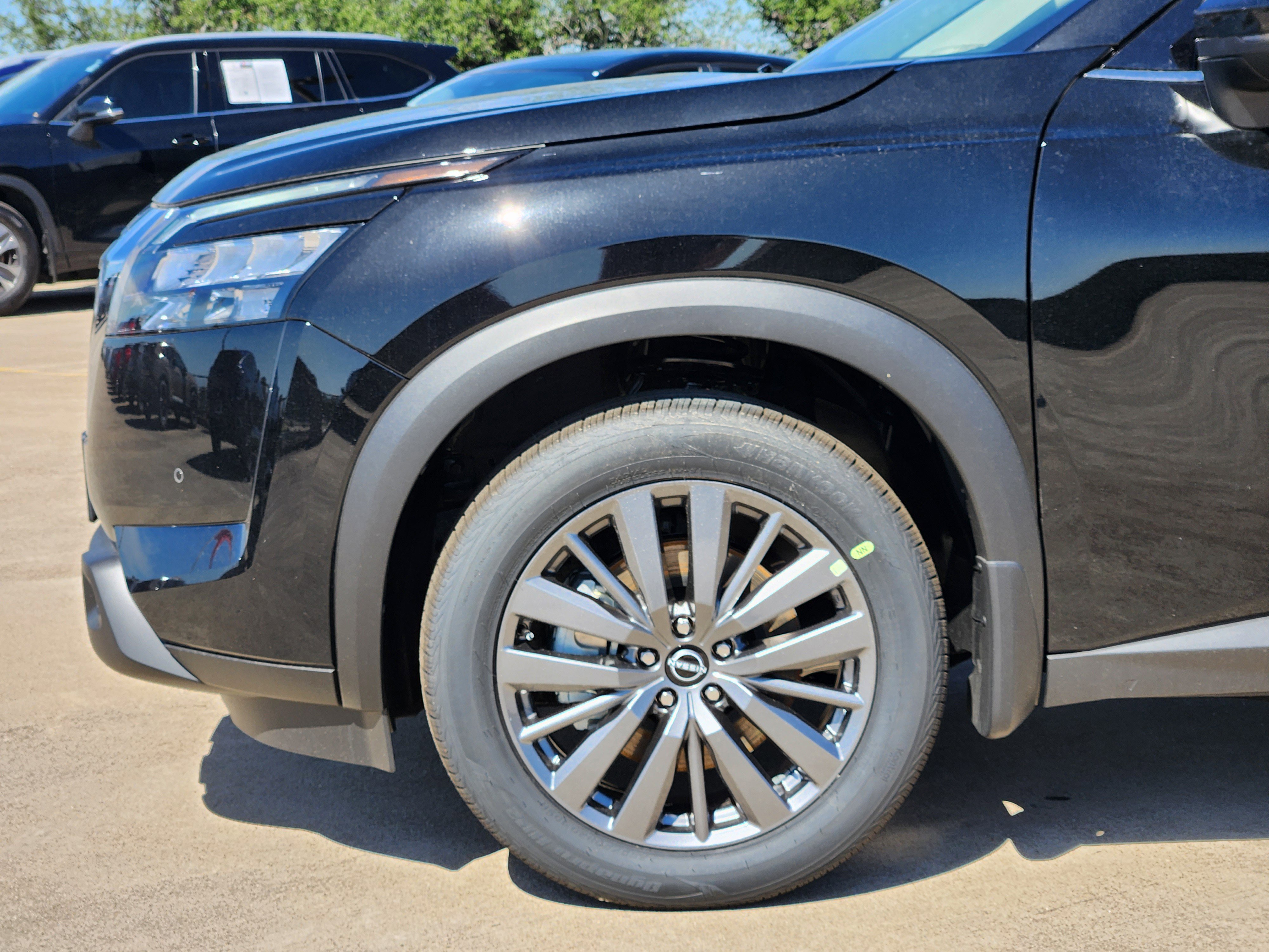 Vehicle image 6 of 24