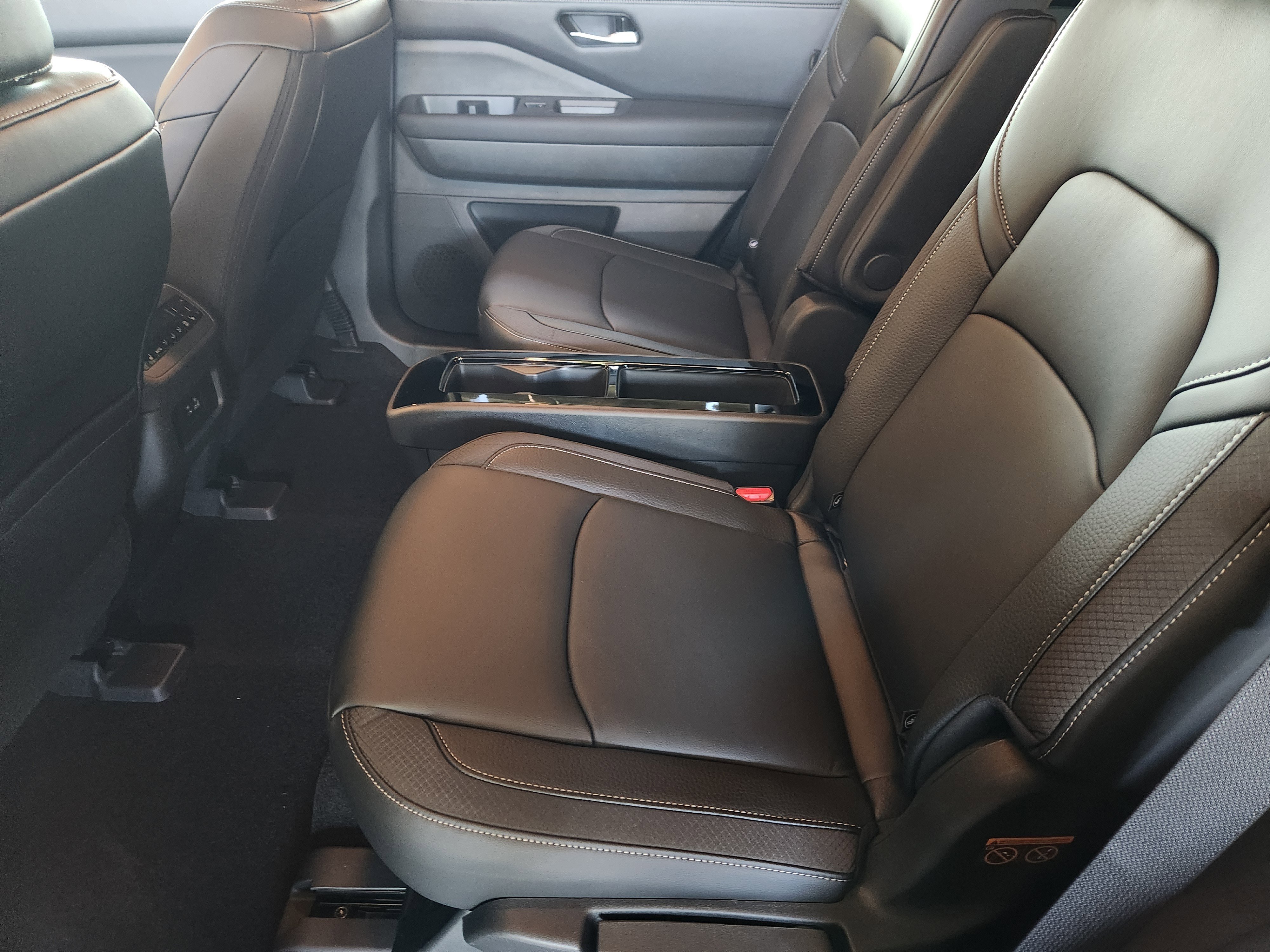 Vehicle image 21 of 24