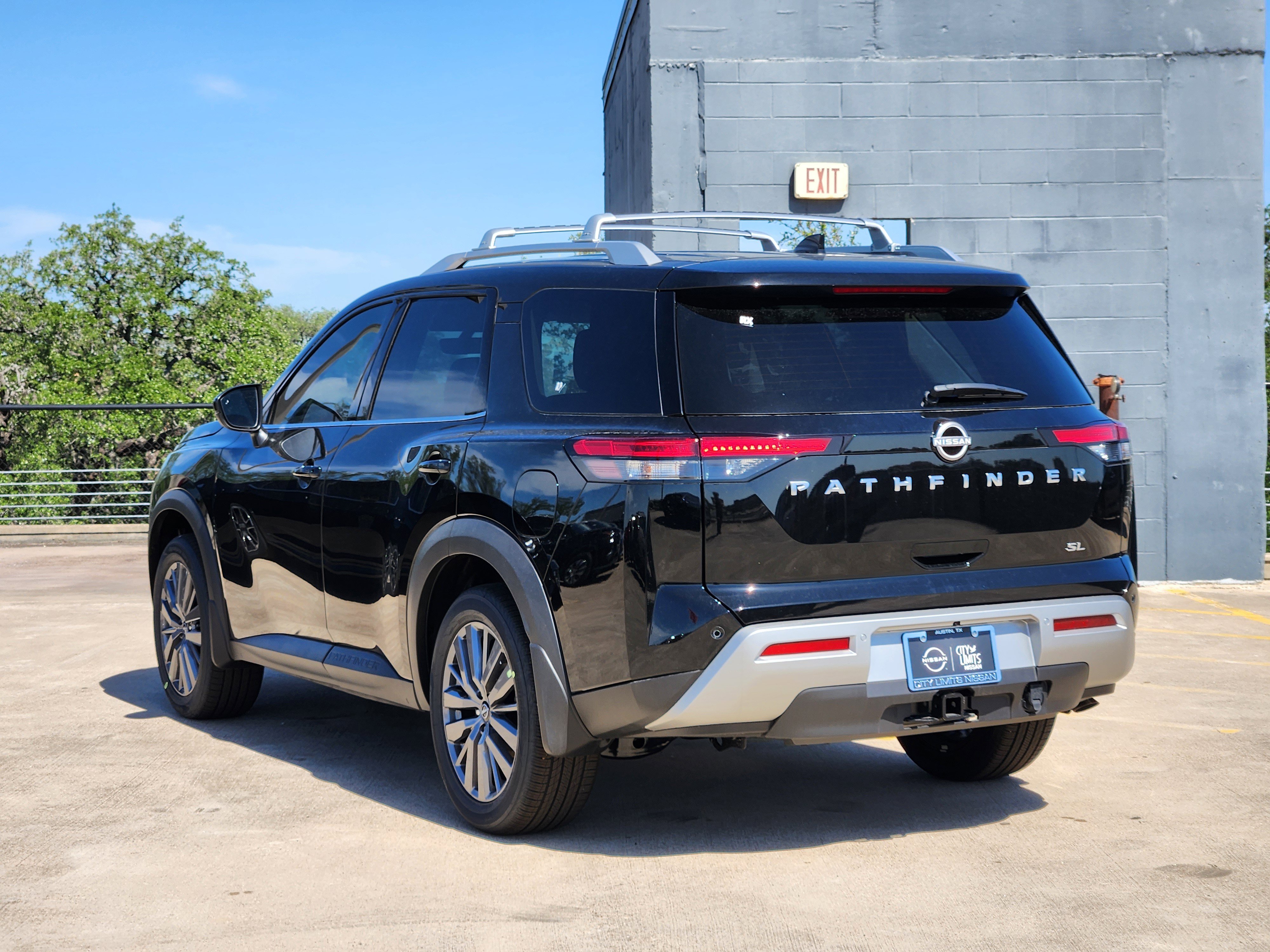 Vehicle image 4 of 24