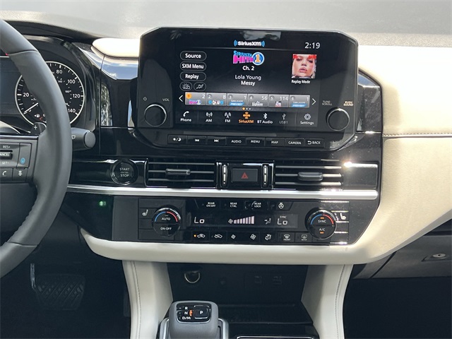 Vehicle image 17 of 33