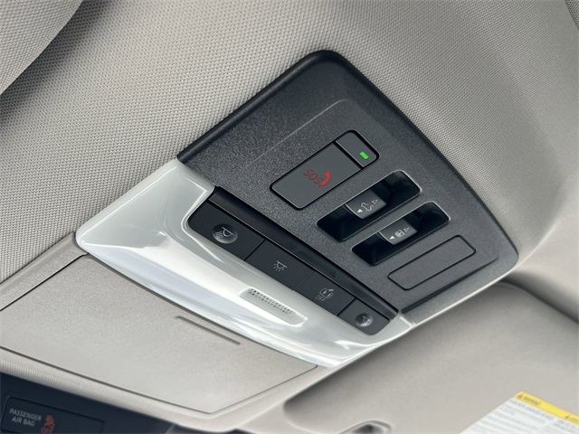 Vehicle image 21 of 33