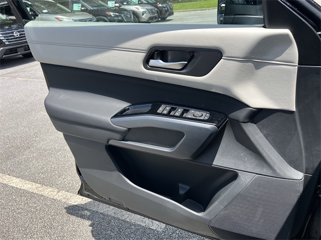 Vehicle image 19 of 33