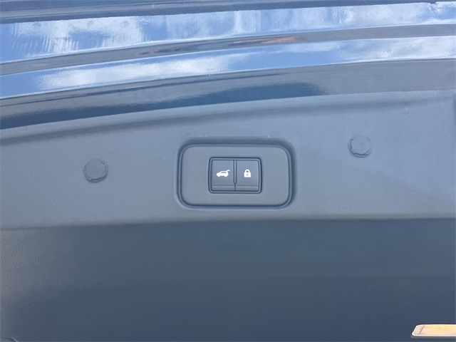 Vehicle image 28 of 33