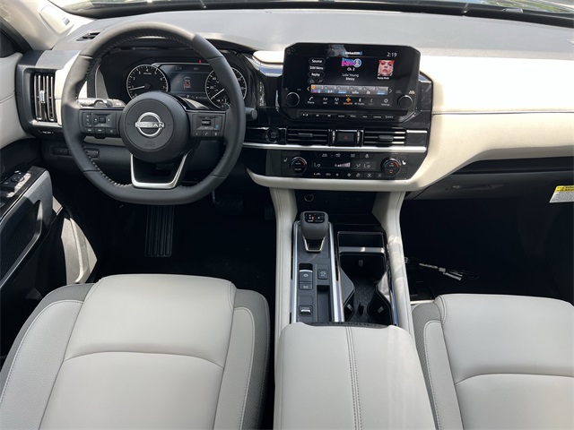 Vehicle image 12 of 33
