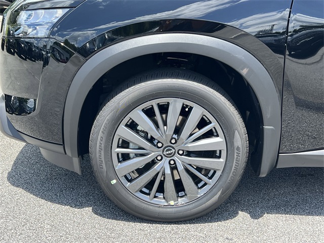 Vehicle image 9 of 33